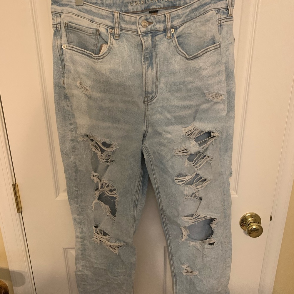 American Eagle Light wash ripped jeans